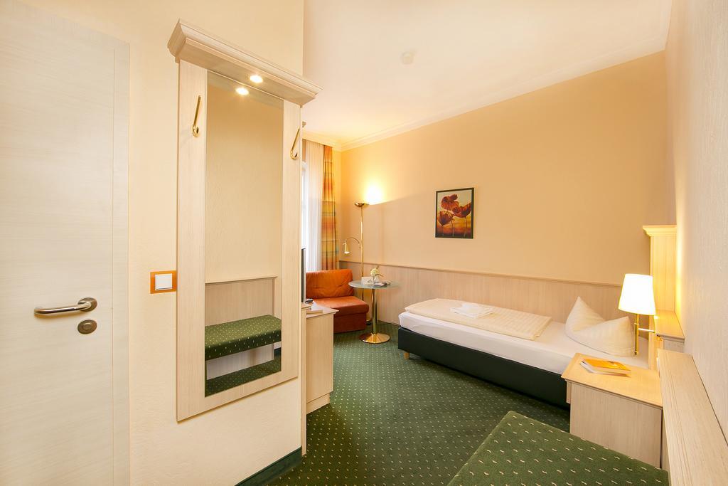 Hotel Duenenschloss Mit Private Spa 치노비츠 객실 사진