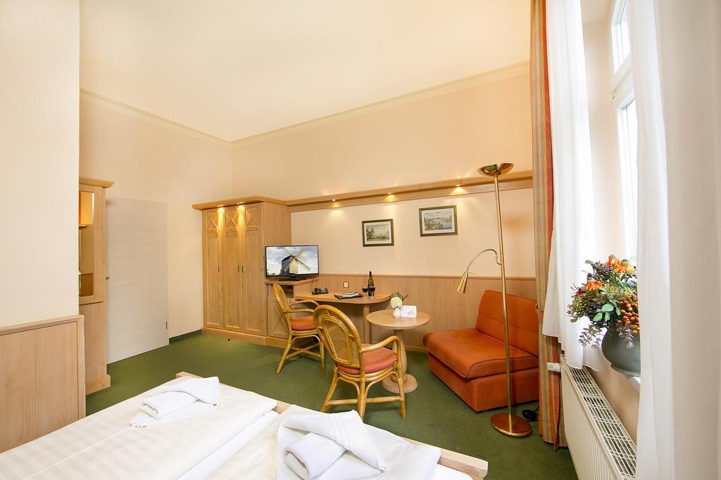 Hotel Duenenschloss Mit Private Spa 치노비츠 외부 사진