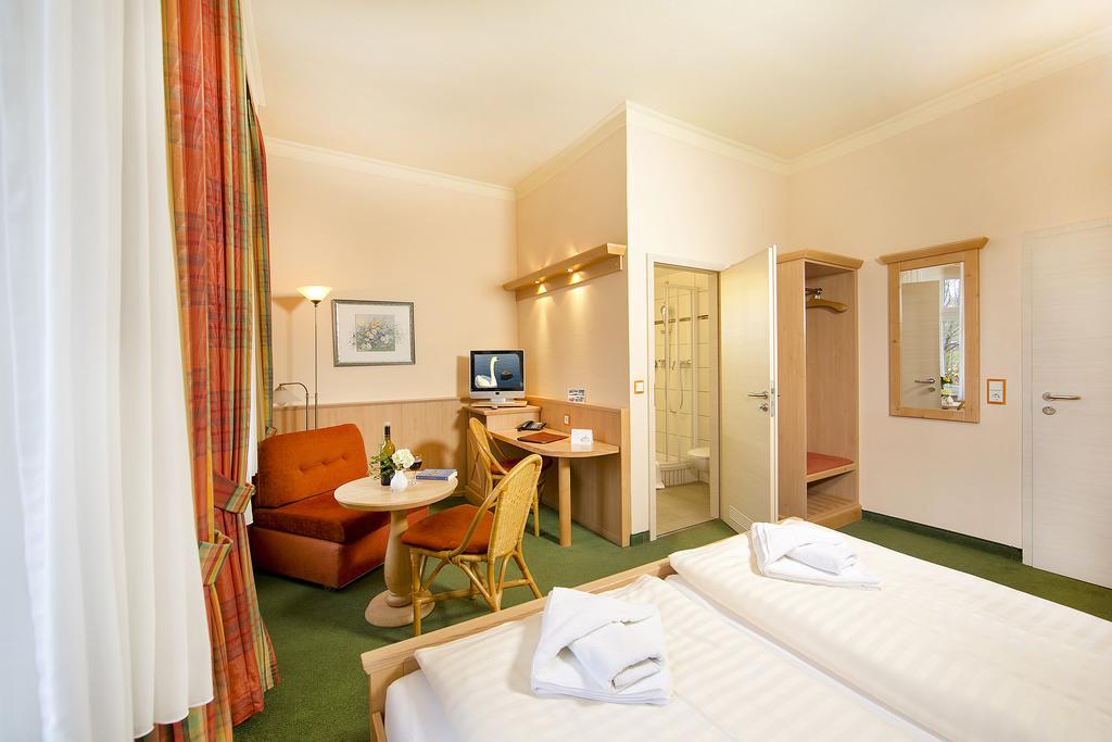 Hotel Duenenschloss Mit Private Spa 치노비츠 외부 사진