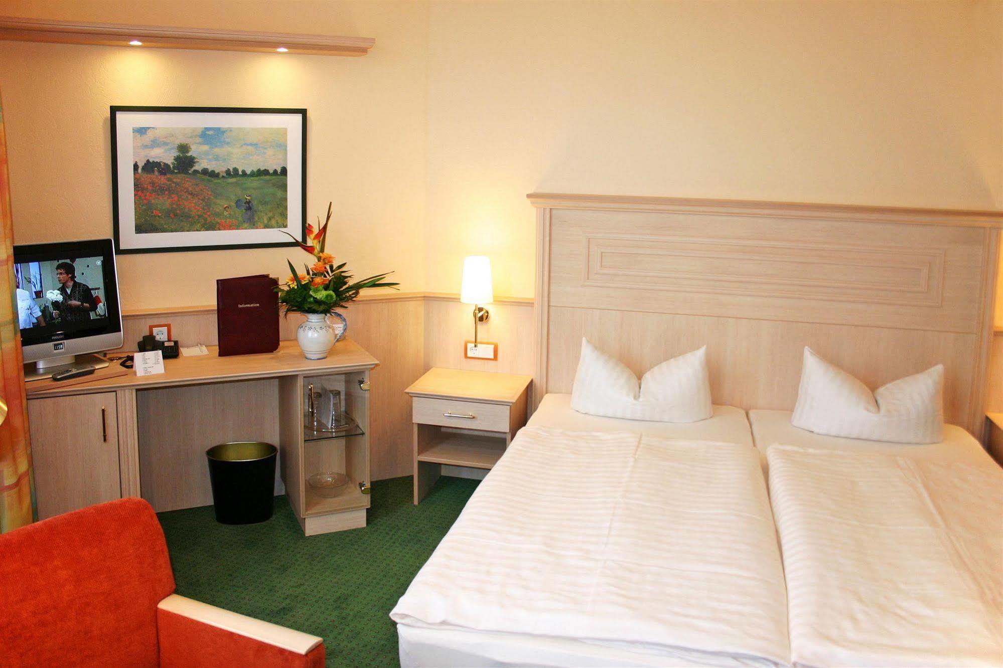 Hotel Duenenschloss Mit Private Spa 치노비츠 외부 사진