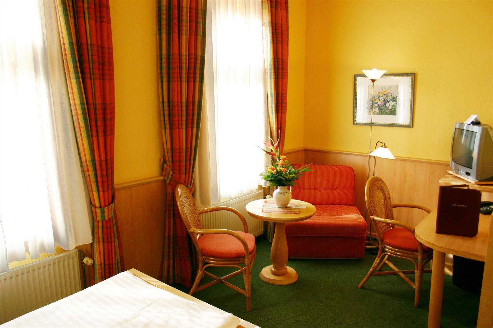Hotel Duenenschloss Mit Private Spa 치노비츠 외부 사진