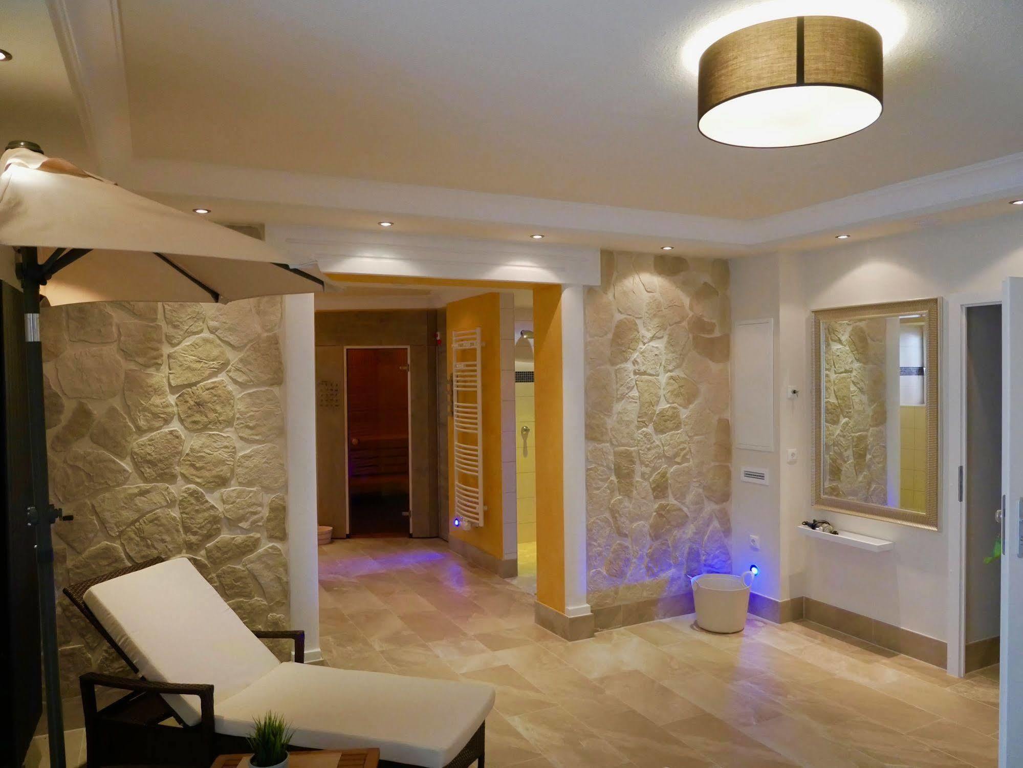 Hotel Duenenschloss Mit Private Spa 치노비츠 외부 사진